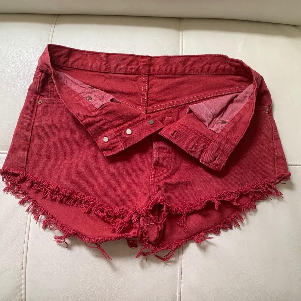 Levi’s 501 Cut Offs - Picture 6 of 6